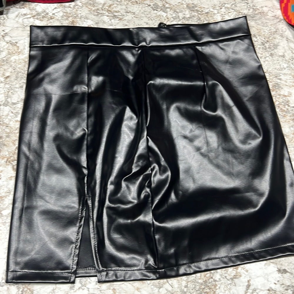 Black leather skirt! Size 2. Never worn, bought for a Halloween costume.